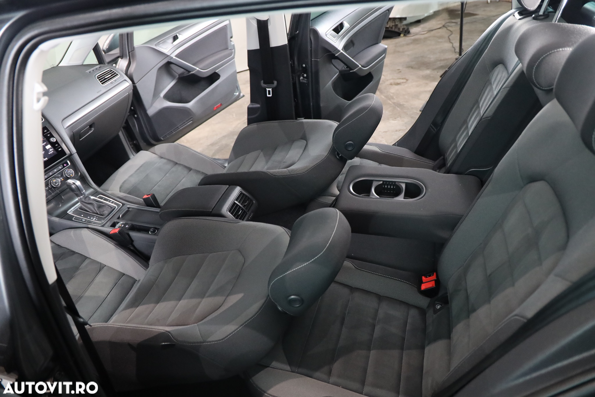 Volkswagen Golf 1.6 TDI DSG Comfortline - 11