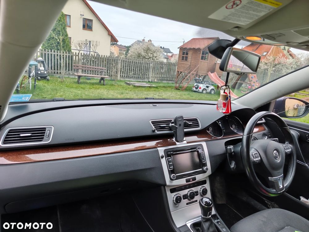 Volkswagen Passat 2.0 TDI DPF BlueMotion Technology Comfortline - 10