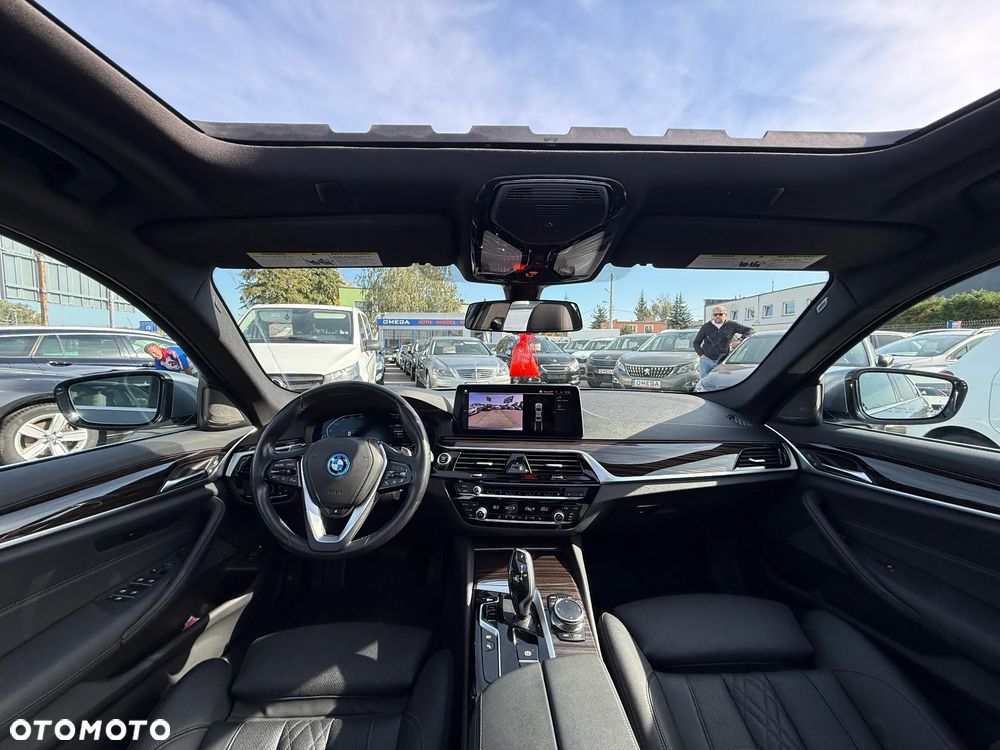 BMW Seria 5 530e xDrive M Sport Edition - 8