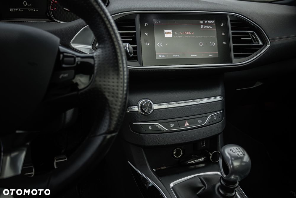 Peugeot 308 1.6 e-THP GTi by Sport S&S - 9