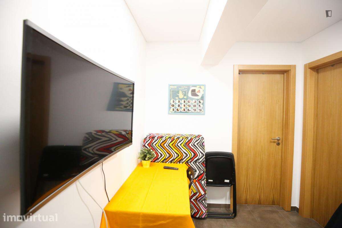 Quarto - localizado em Carnide Lisbon - Grande imagem: 3/22
