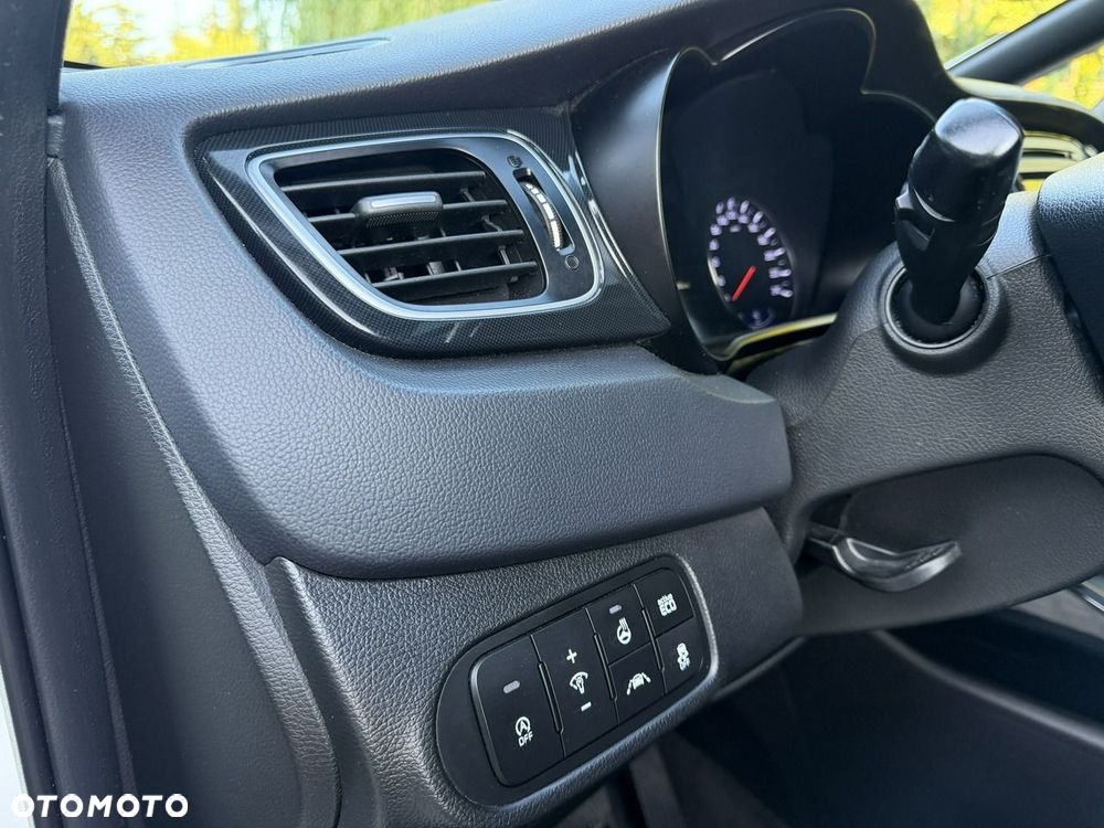 Kia Carens - 19