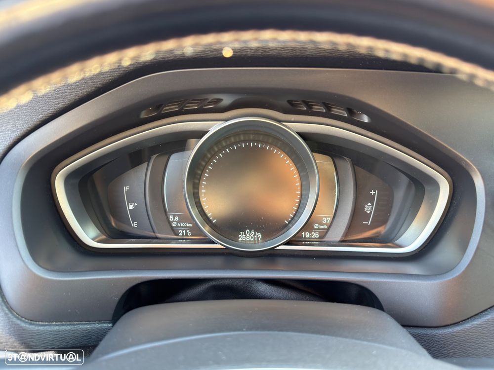 Volvo V40 D2 R Design - 7