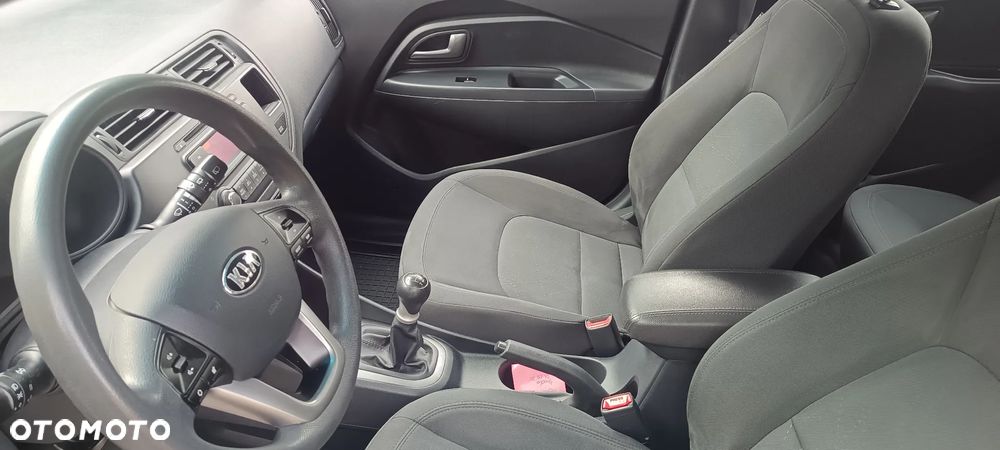 Kia Rio 1.2 L - 8
