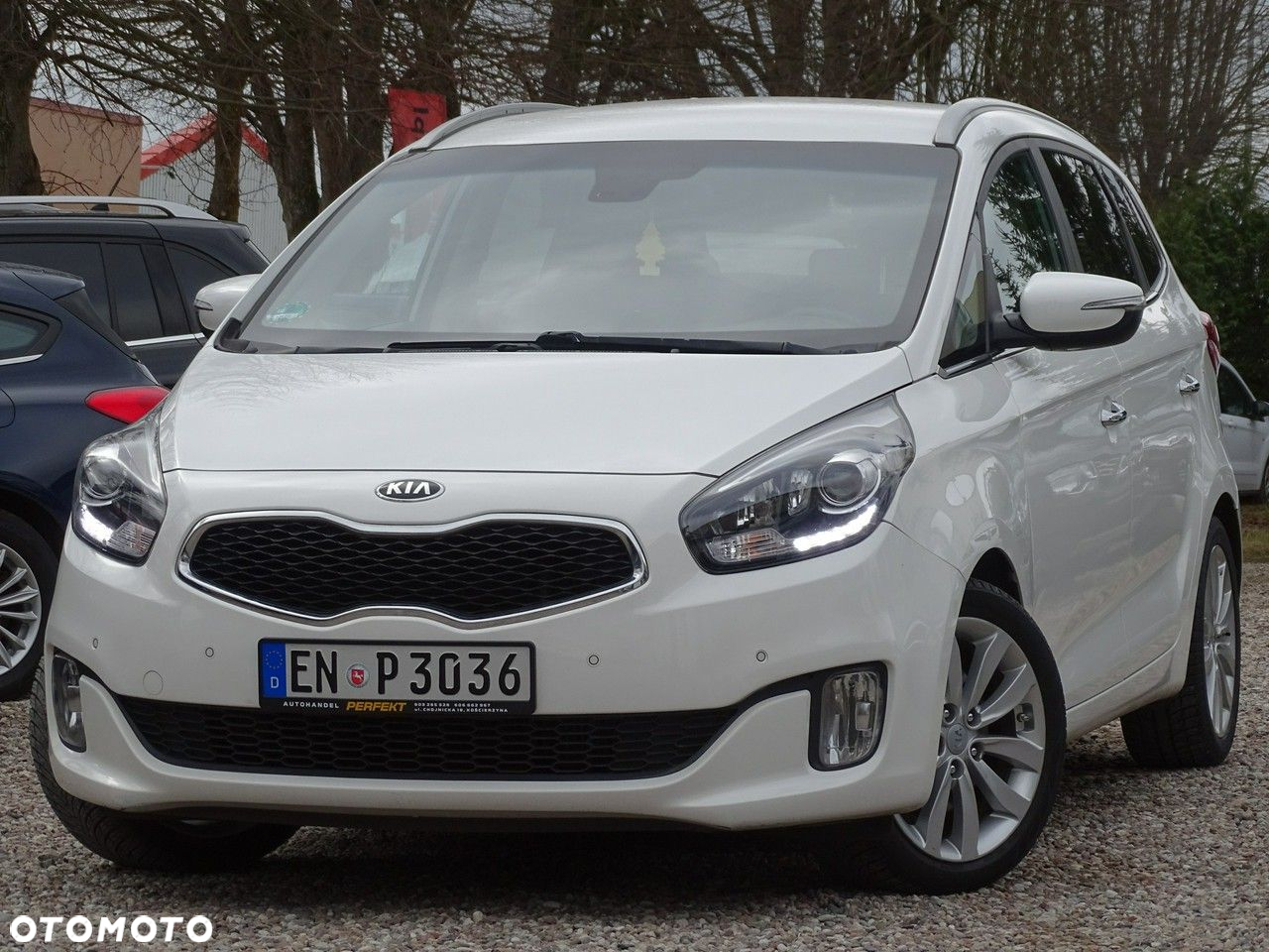 Kia Carens - 4