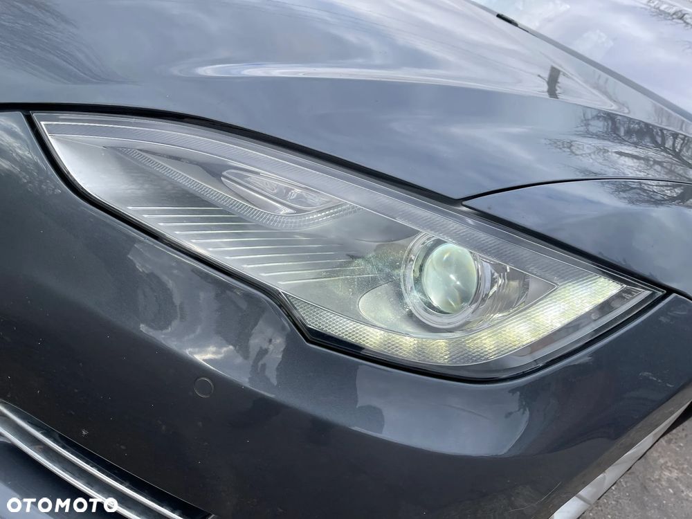 Tesla Model S - 27