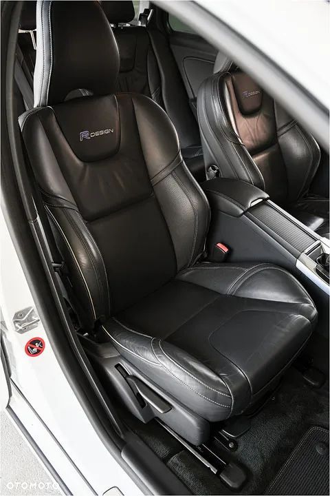 Volvo V60 D4 R-Design - 32
