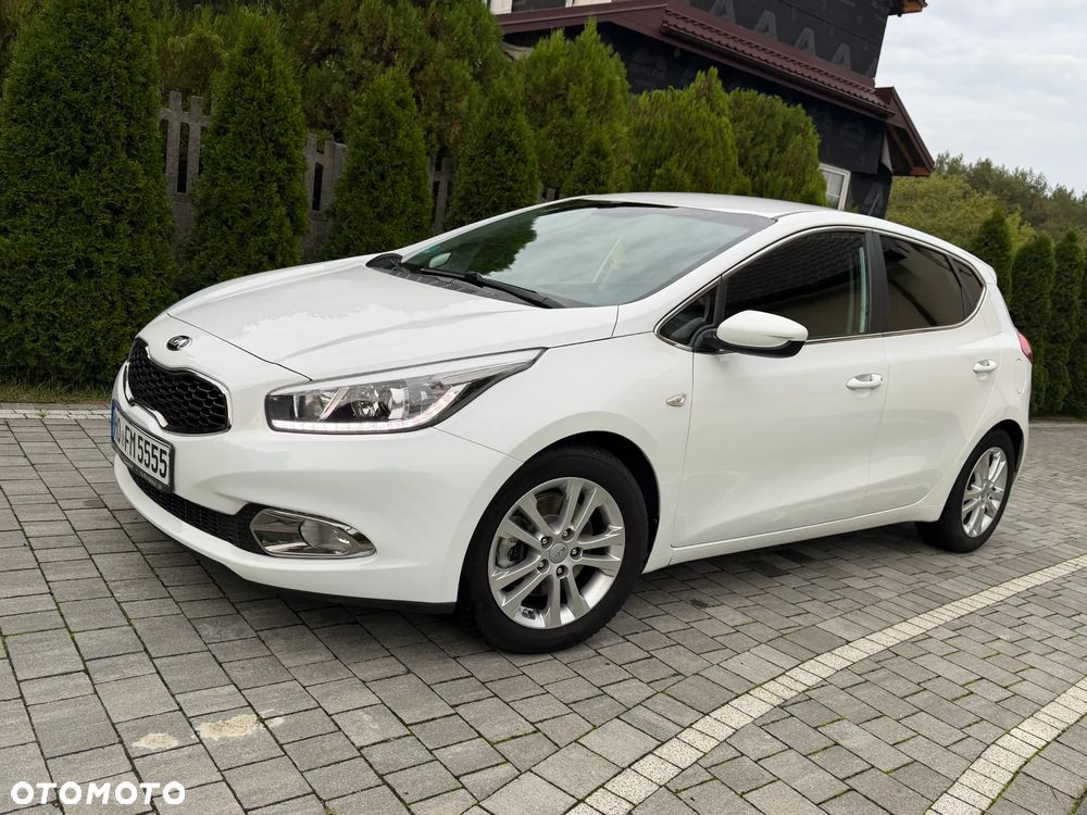Kia Ceed 1.6 GDI Dream Team Edition - 1