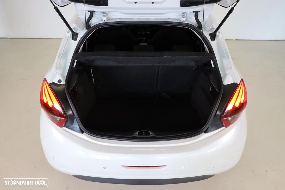 Peugeot 208 1.2 PureTech Allure EAT6 - 18