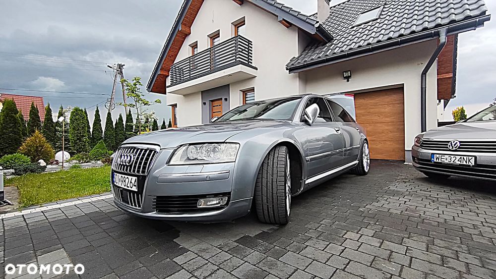 Audi A8 4.2 L Quattro - 21