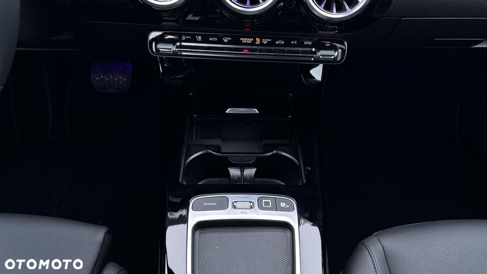 Mercedes-Benz CLA 200 Progressive 7G-DCT - 19