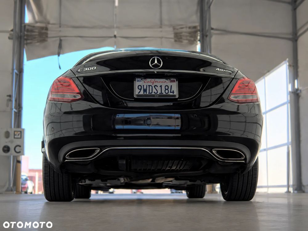 Mercedes-Benz Klasa C 300 7G-TRONIC AMG Line - 4