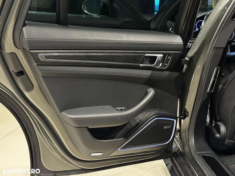 Porsche Panamera 4 - 12