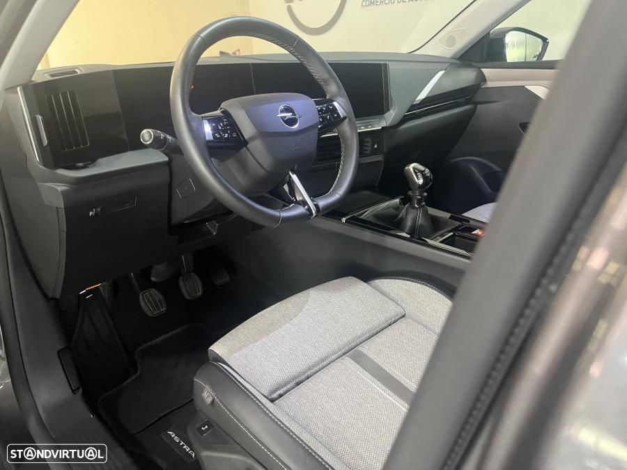 Opel Astra 1.2 T Elegance - 11