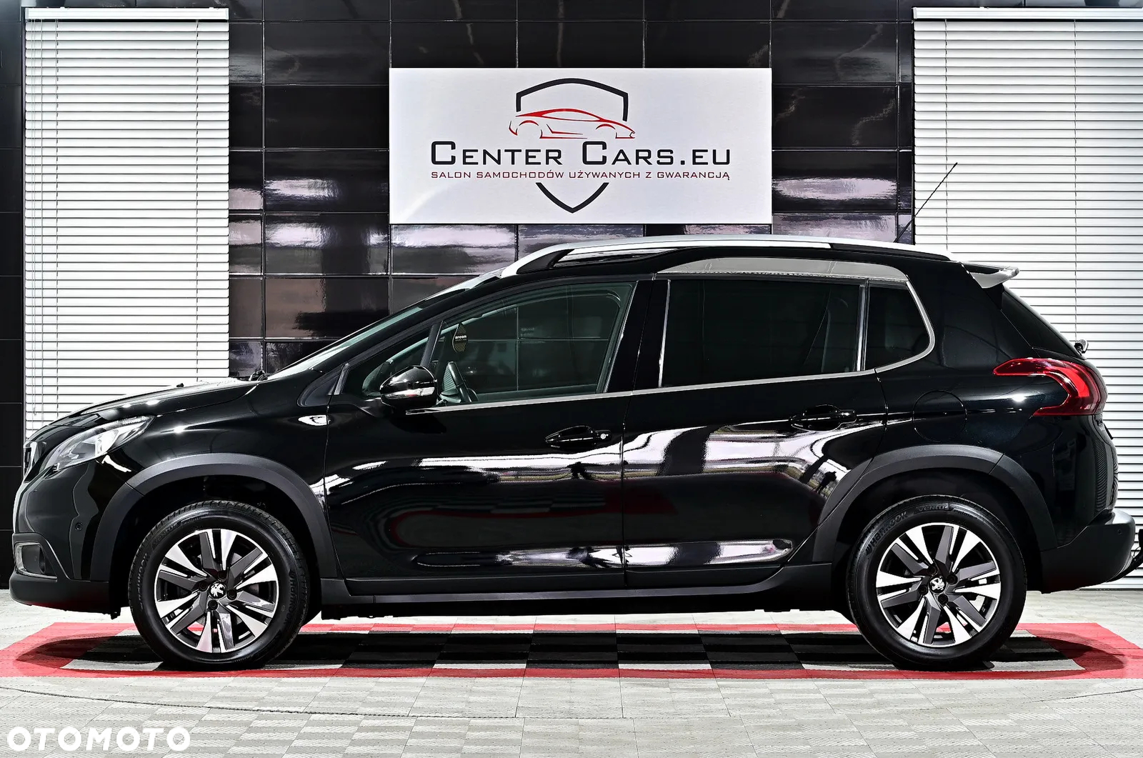 Peugeot 2008 1.2 Pure Tech Allure S&S - 17