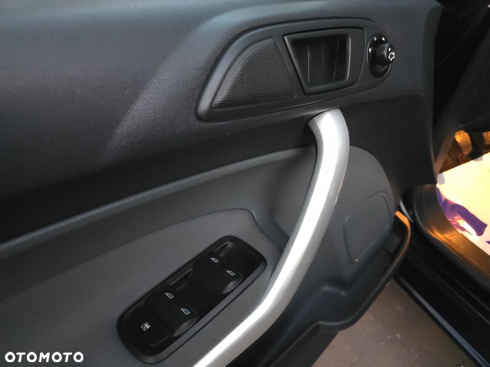 Ford Fiesta 1.25 Titanium - 32