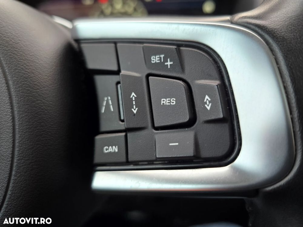 Jaguar F-Pace 30t AWD Portfolio - 36