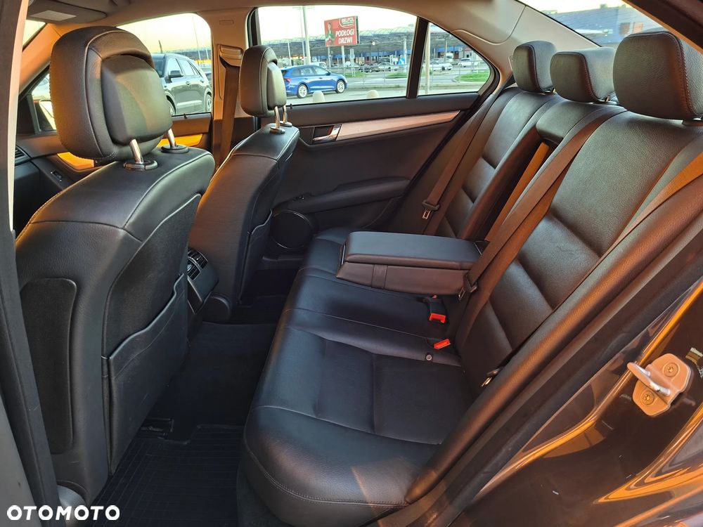 Mercedes-Benz Klasa C 200 Avantgarde Edition - 30