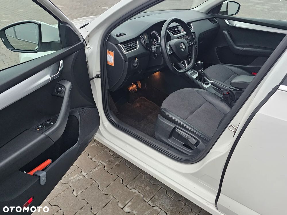 Skoda Octavia 1.6 TDI DSG Ambition - 6