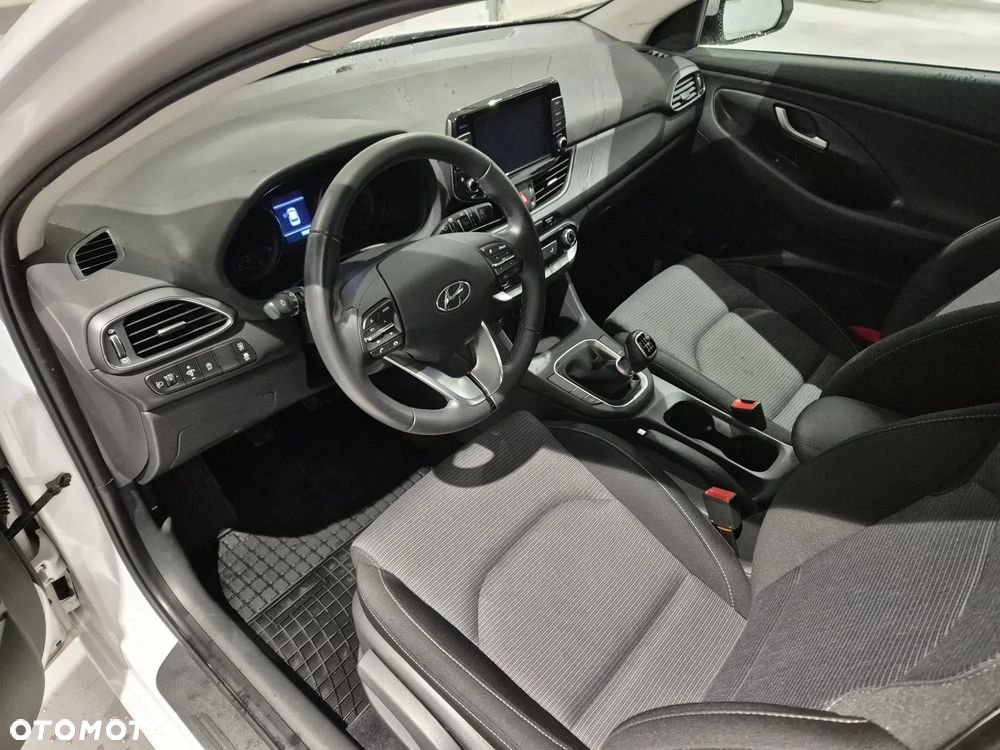 Hyundai i30 1.5 T-GDI 48V Modern - 12