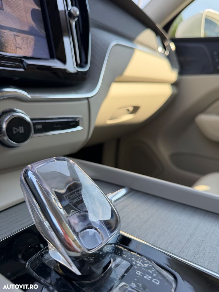 Volvo XC 60 Recharge T8 AWD AT Ultimate Bright - 11