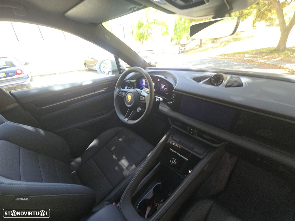 Porsche Macan Electric - 33