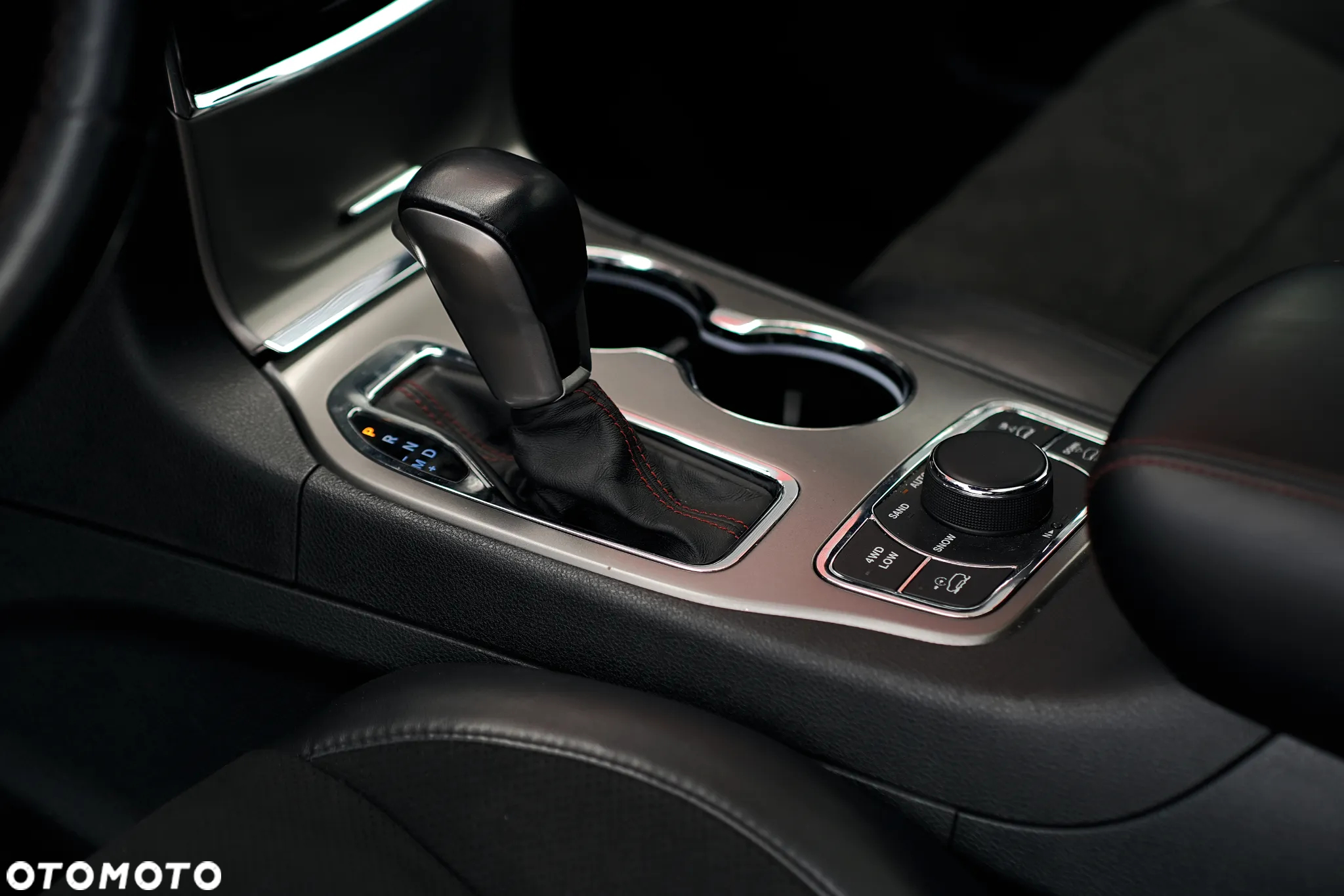 Jeep Grand Cherokee - 23