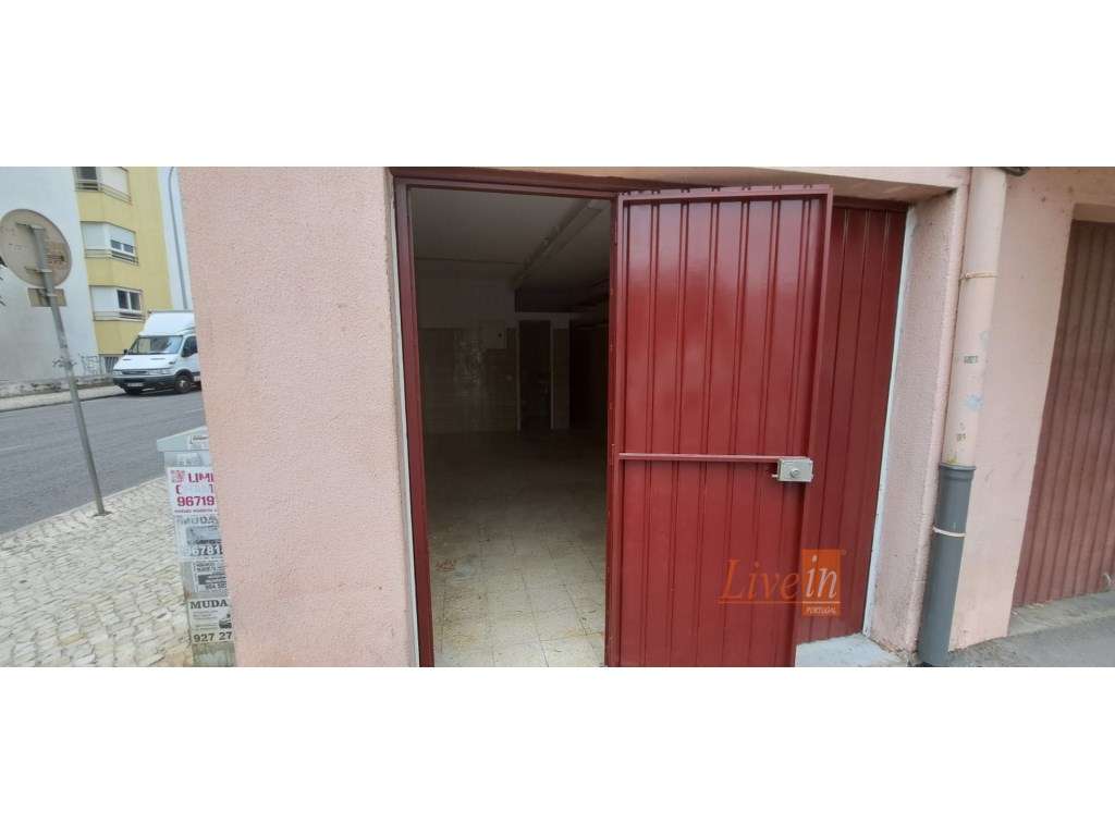 Garagem Box com Saída Direta para a Rua em Mem Martins - Grande imagem: 2/4