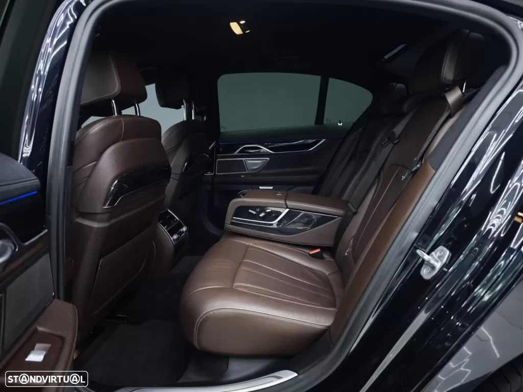 BMW 725 d Pack M - 43