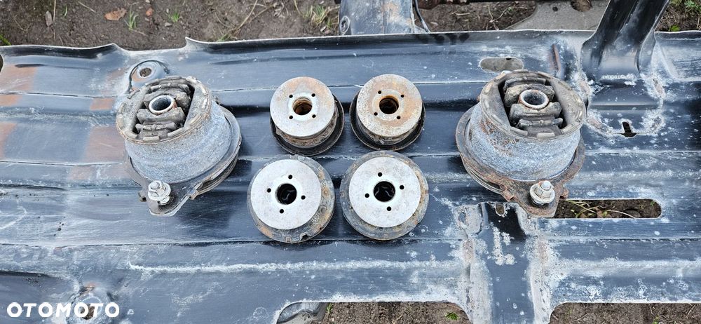 RAM 1500 V 5 2019- 4X4 5.7 HEMI QUAD CAB 1,5 Big Horn Rama samonośna Podwozie Poduszka ramy Osłona zbiornika Obudowa 52029964ac Przewód hamulcowy pompy ABS Instalacja ramy Wiązka kable Ucho Hak przedni Mocowanie 68323651AA 68323650AA - 27