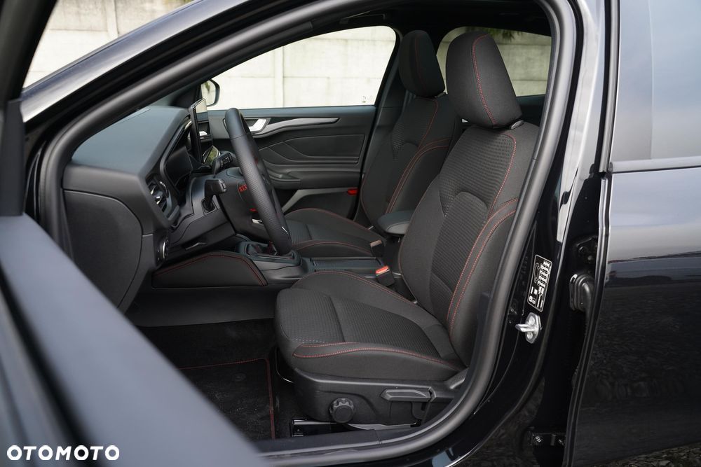 Ford Focus 1.0 EcoBoost mHEV ST-Line X - 13