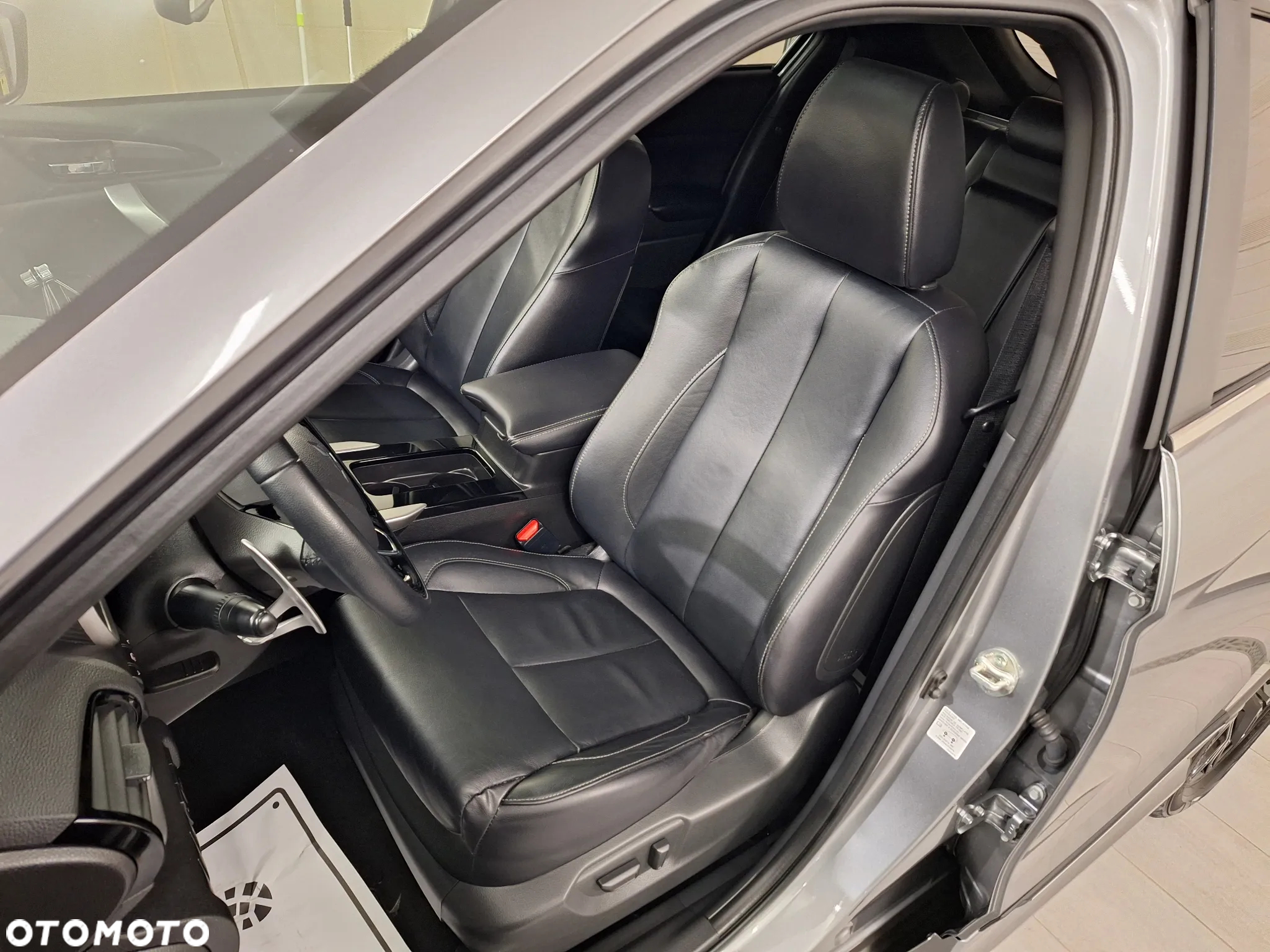 Mitsubishi Eclipse Cross Plug-In Hybrid 4WD Top - 19