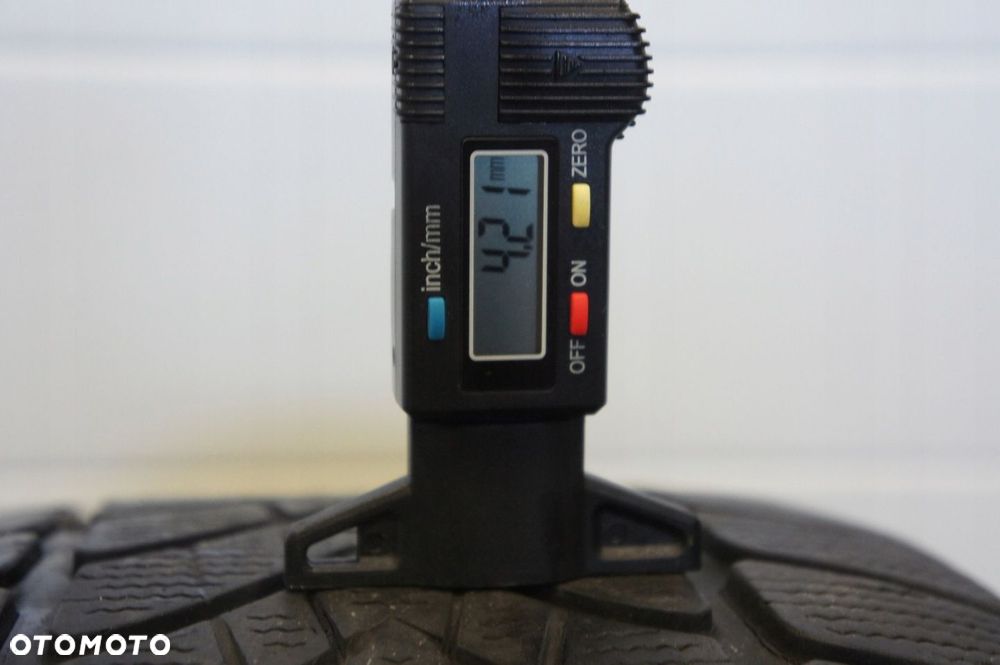 NR 297 Opona Zimowa 225/50/17 Dunlop bieżnik ok.4,21mm - 3