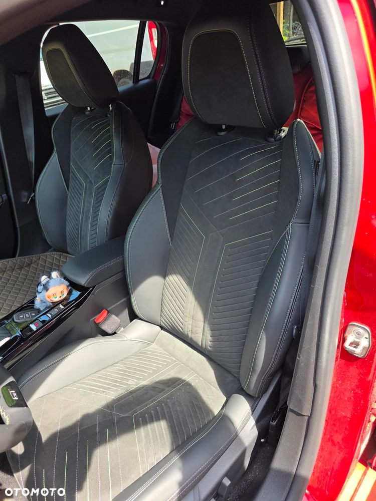 Peugeot 208 1.2 mHEV GT Exclusive - 11