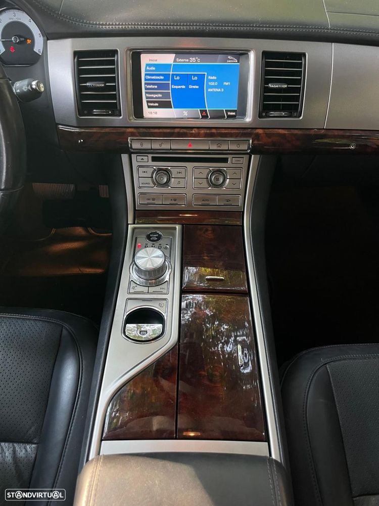 Jaguar XF 2.7 D V6 Premium Luxury - 12