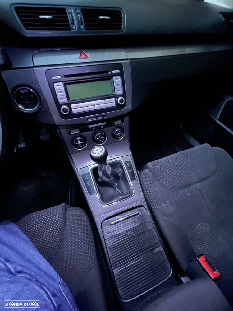 VW Passat Variant 1.9 TDi DPF BlueMotion - 15