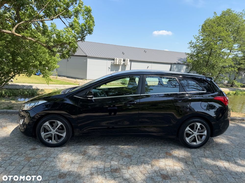Hyundai i30 blue Kombi 1.6 CRDi Style - 10