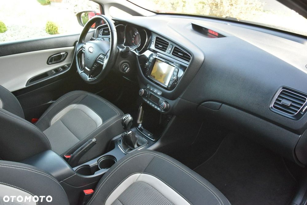 Kia Ceed 1.4 CVVT Dream Team Edition - 30