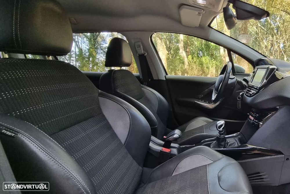 Peugeot 2008 1.2 PureTech Allure - 19