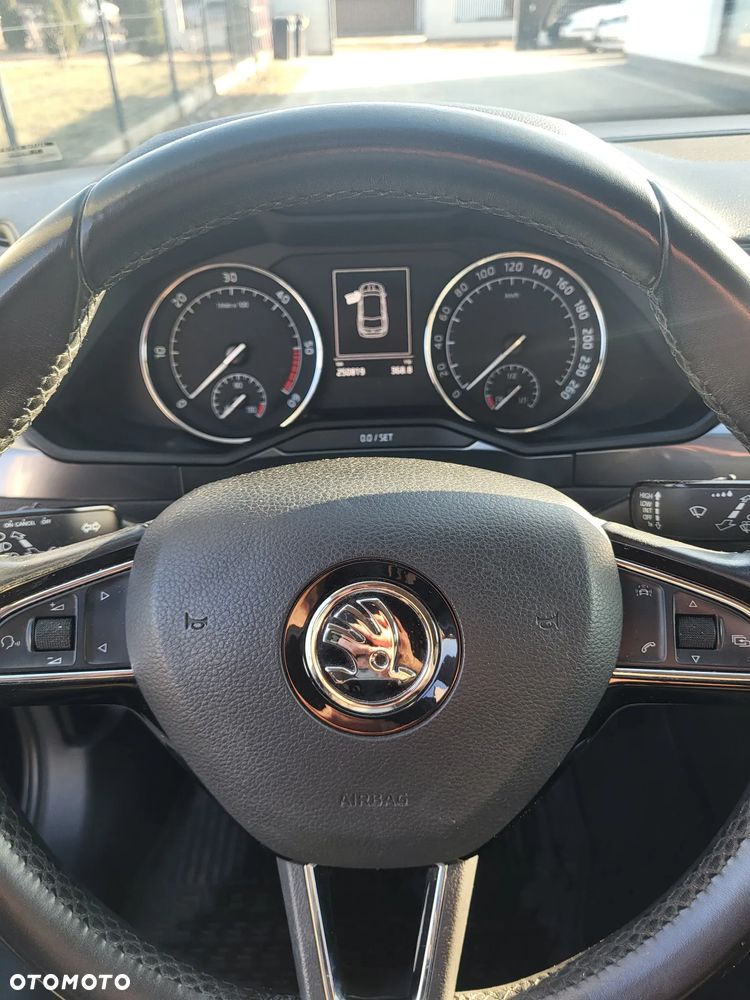Skoda Superb 2.0 TDI Active DSG - 6