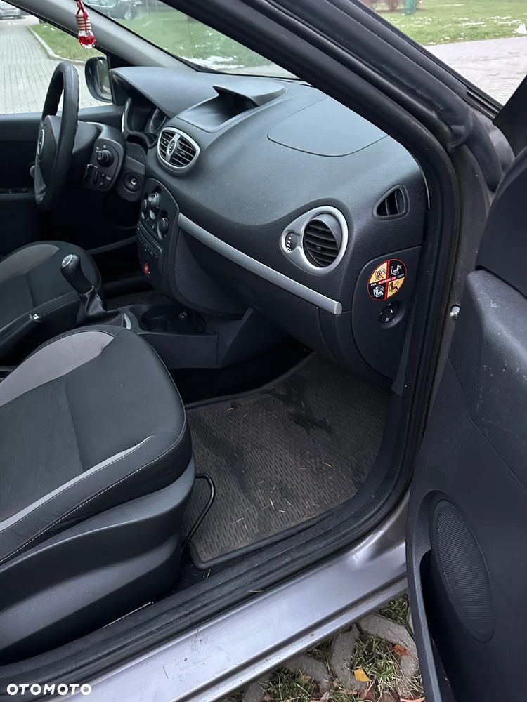 Renault Clio 1.2 16V Alize - 10