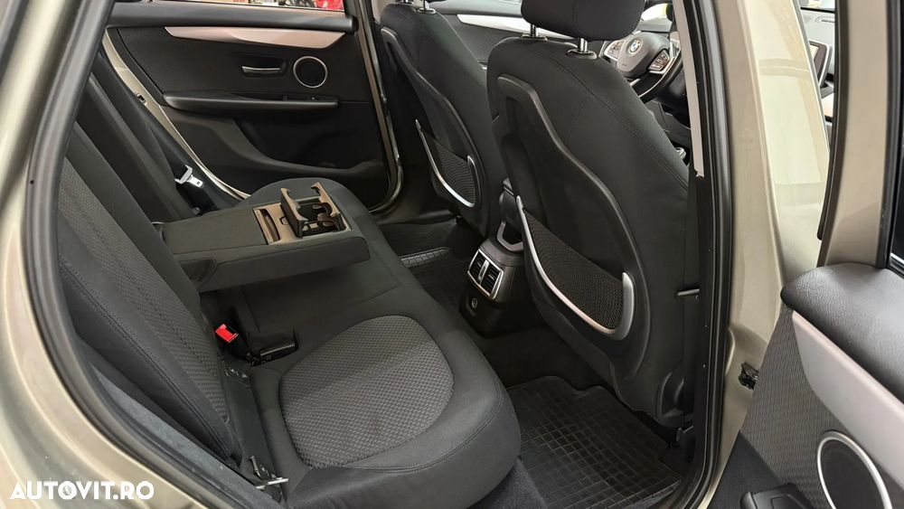 BMW Seria 2 218d - 19