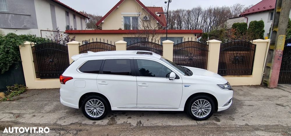 Mitsubishi Outlander 2.4 4WD Plug-In Hybrid Diamant+ - 38