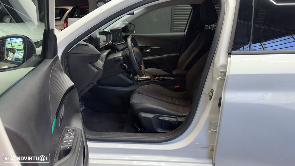 Peugeot e-208 Allure Pack - 25
