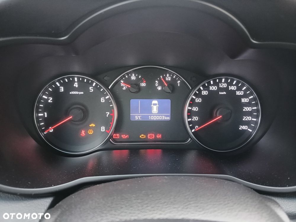 Kia Carens - 9