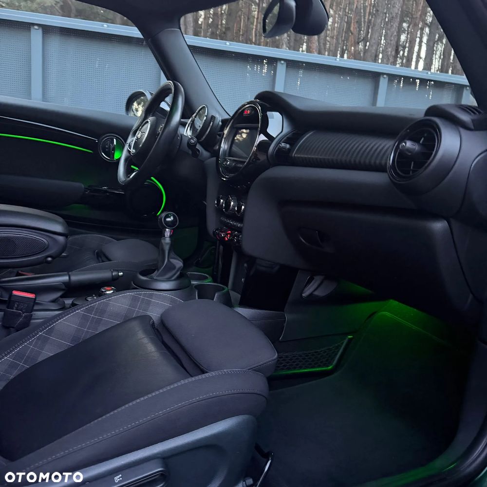 MINI Cooper Essential Trim - 38