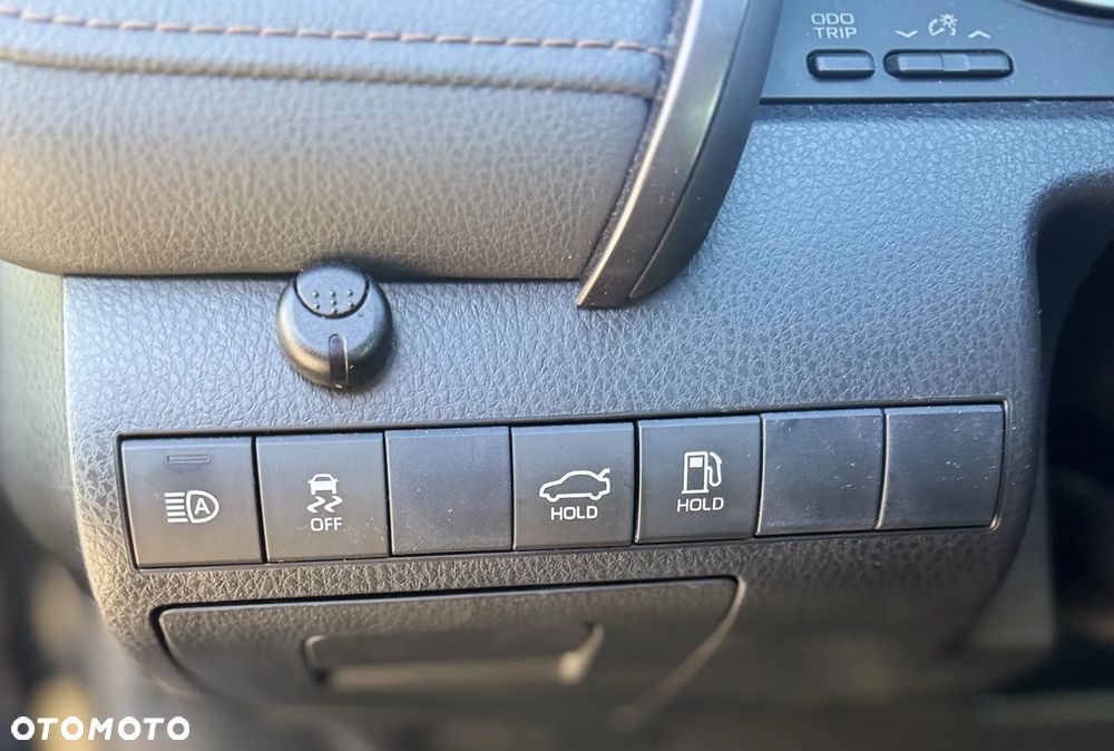 Toyota Camry 2.5 Hybrid Comfort CVT - 21