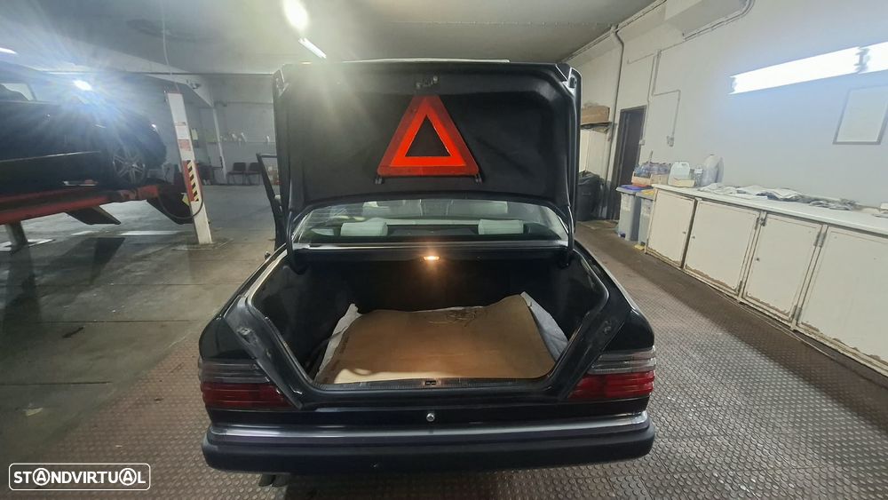 Mercedes-Benz W124 (1984-1997) 250 D Turbo - 9
