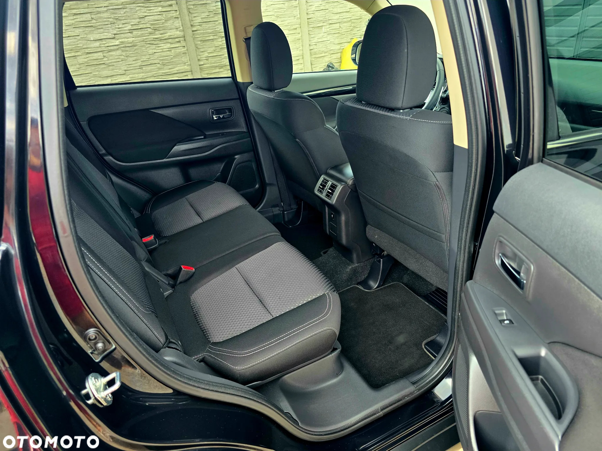 Mitsubishi Outlander 2.0 Instyle + 4WD CVT - 24