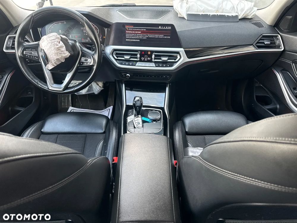 BMW Seria 3 320d Sport Line - 27